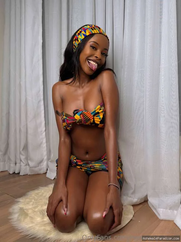 Naomi — Naomi — 77 fotos