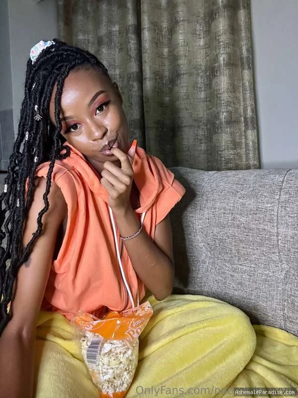 Naomi — Naomi — 77 fotos