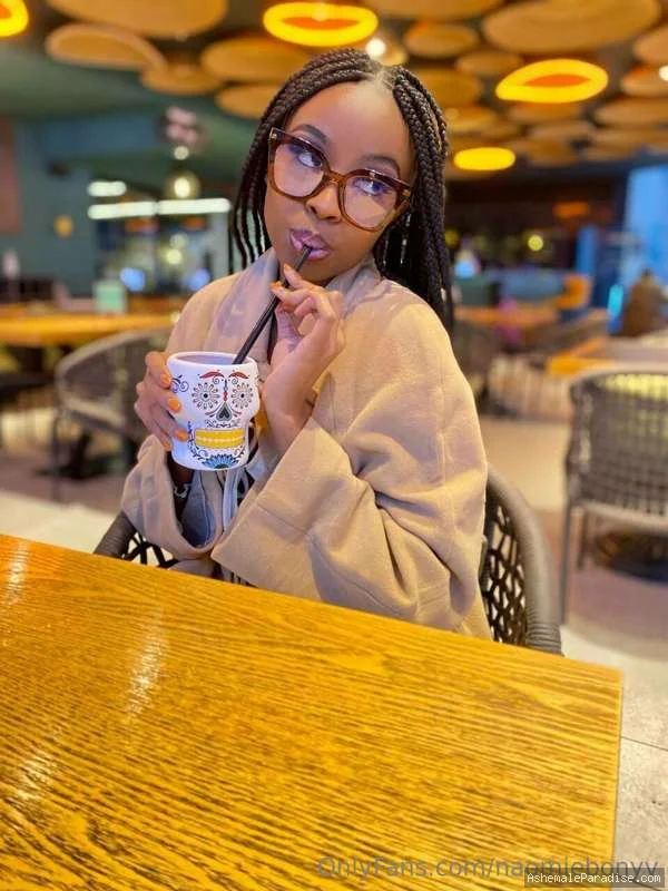 Naomi — Naomi — 77 fotos