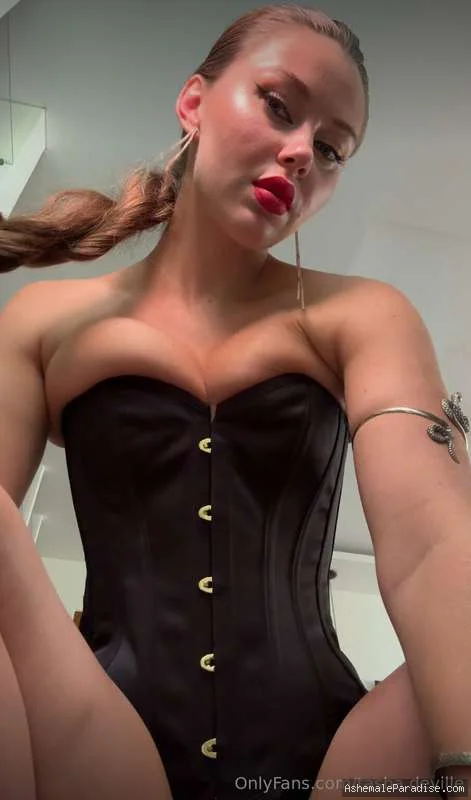 Natasha Deville — 94 fotos