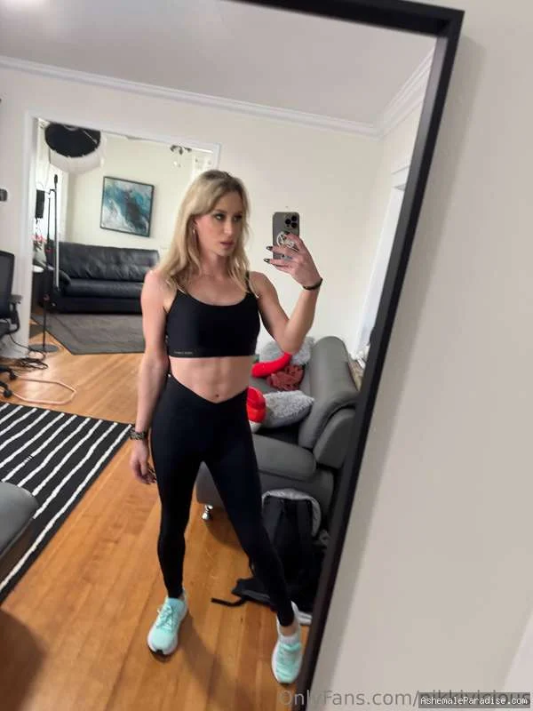 Nikki Vicious — Nikki Vicious — 94 fotos