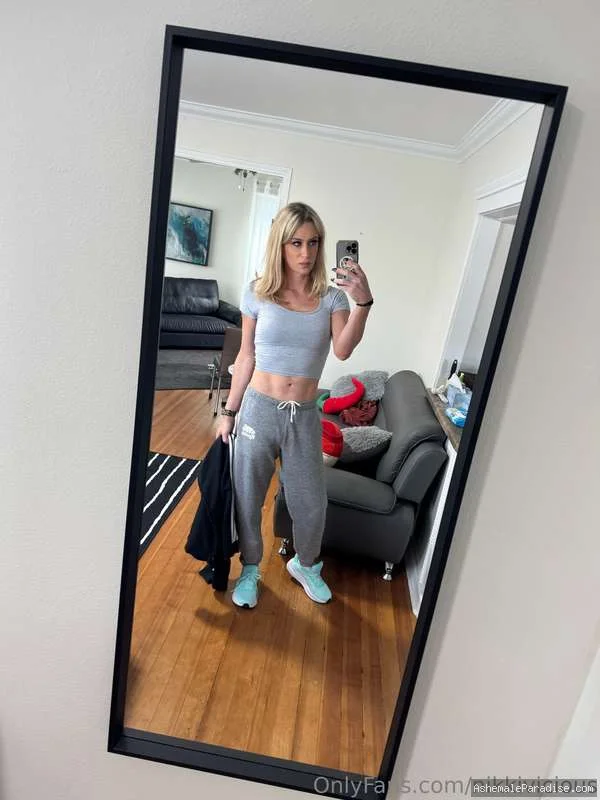 Nikki Vicious — Nikki Vicious — 94 fotos