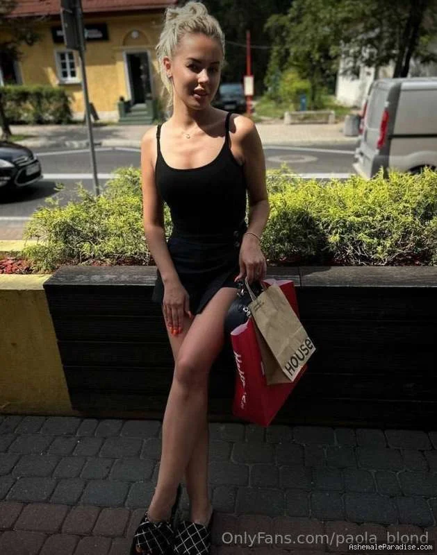 Paola B — Paola B — 35 fotos — OnlyFans Photos