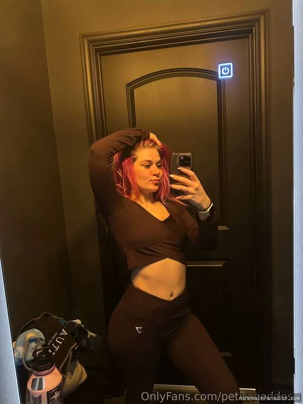 Petite Goddess — Petite Goddess — 31 fotos — OnlyFans Photos