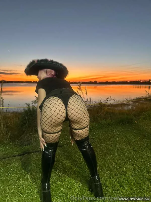 Petite Goddess — Petite Goddess — 31 fotos — OnlyFans Photos