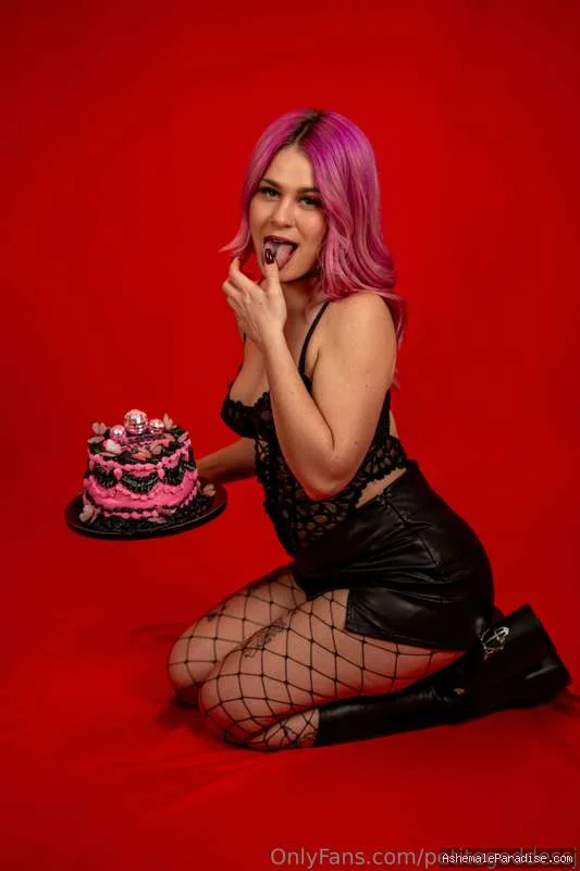 Petite Goddess — Petite Goddess — 31 fotos — OnlyFans Photos