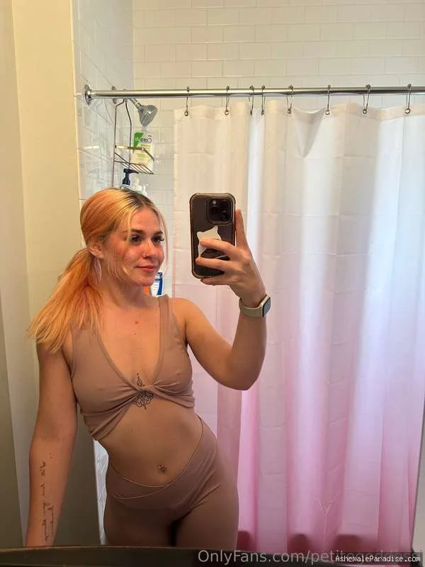 Petite Goddess — Petite Goddess — 31 fotos — OnlyFans Photos