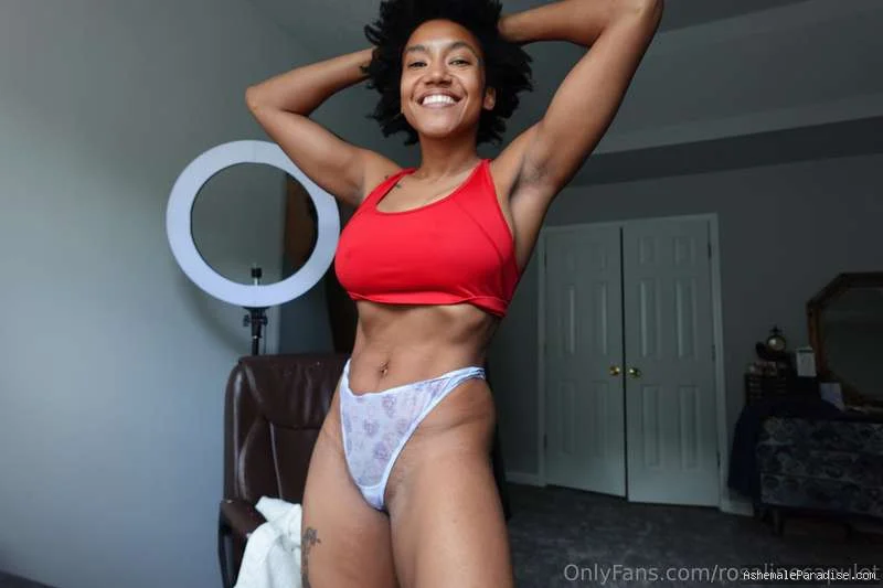 porcelaingoirl — porcelaingoirl — 33 fotos — OnlyFans Photos
