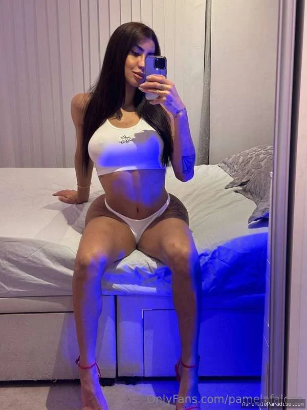 Renata Davila — Renata Davila — 50 fotos