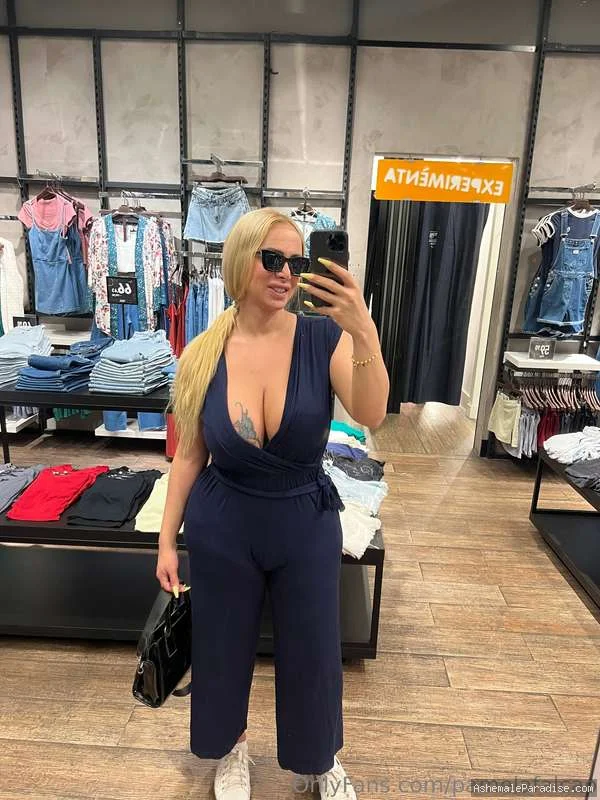 Renata Davila — Renata Davila — 50 fotos