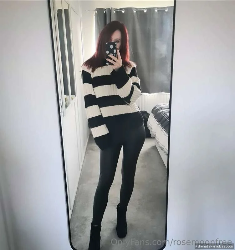 Rose Moon — Rose Moon — 34 fotos — OnlyFans Photos