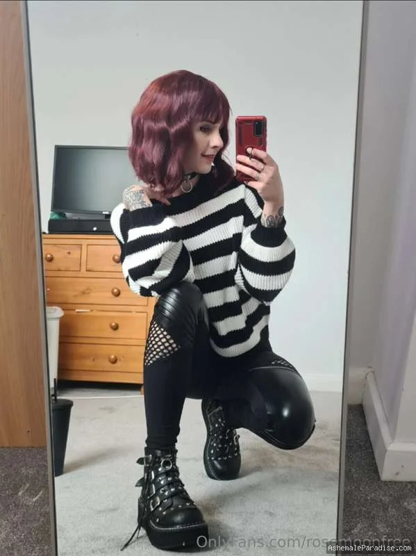 Rose Moon — Rose Moon — 34 fotos — OnlyFans Photos
