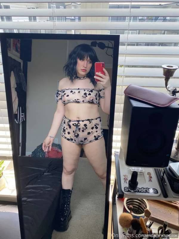 Roxanne Rom — Roxanne Rom — 34 fotos — OnlyFans Photos