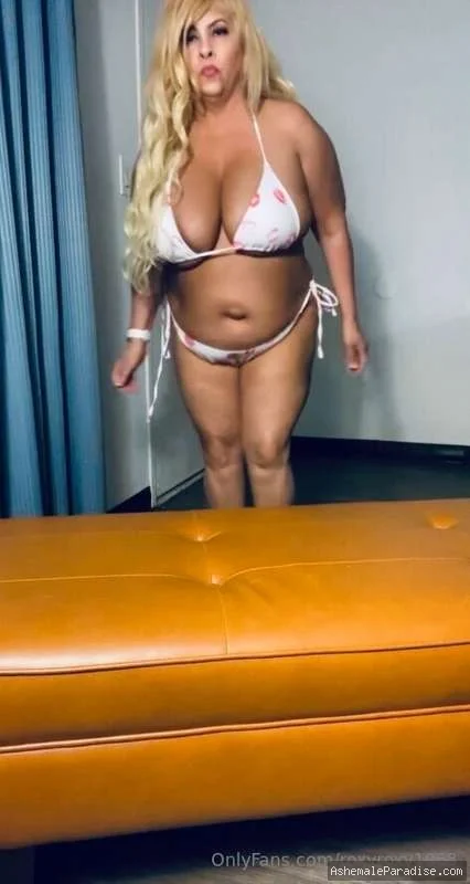 Roxy Rox — Roxy Rox — 33 fotos — OnlyFans Photos