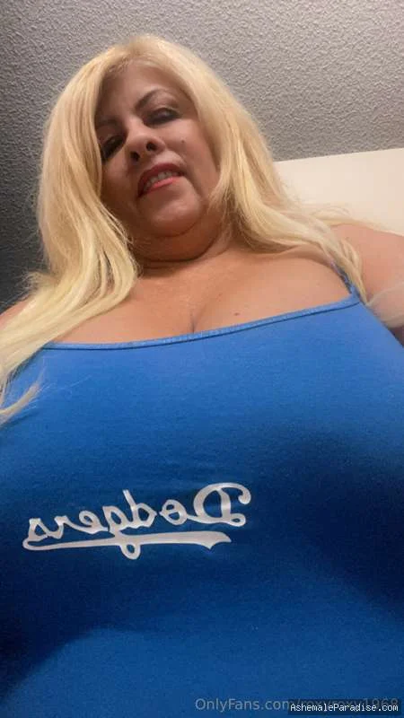 Roxy Rox — Roxy Rox — 33 fotos — OnlyFans Photos