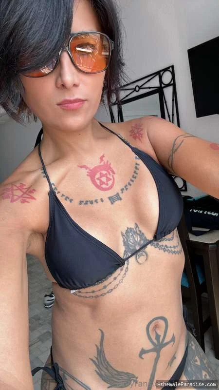 salandersg — salandersg — 36 fotos — OnlyFans Photos