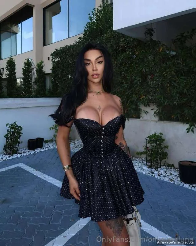 Sara Luna — Sara Luna — 35 fotos — OnlyFans Photos