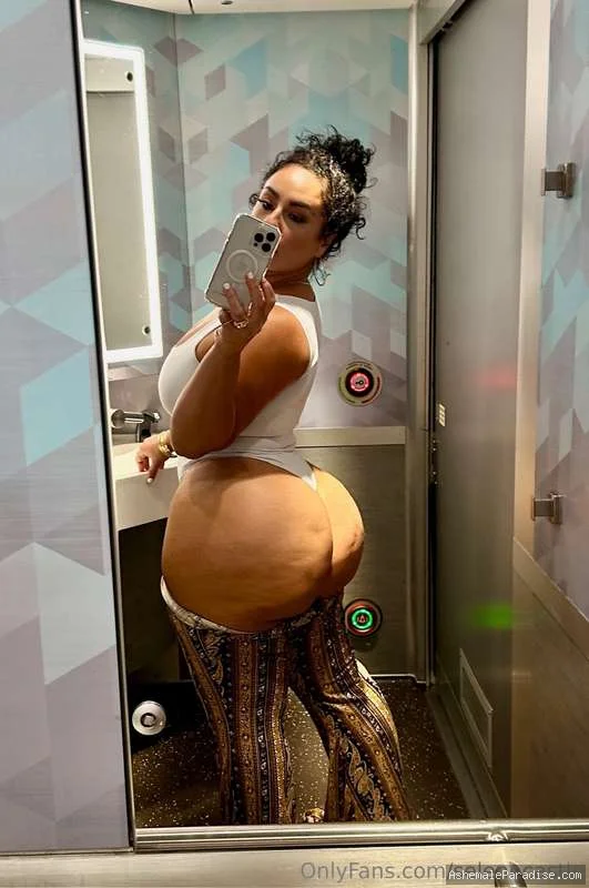 Selene — Selene — 32 fotos — OnlyFans Photos