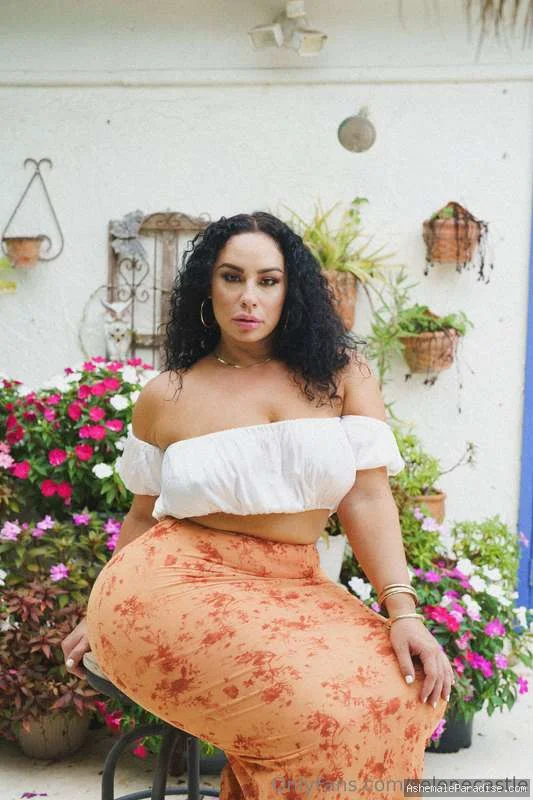 Selene — Selene — 32 fotos — OnlyFans Photos