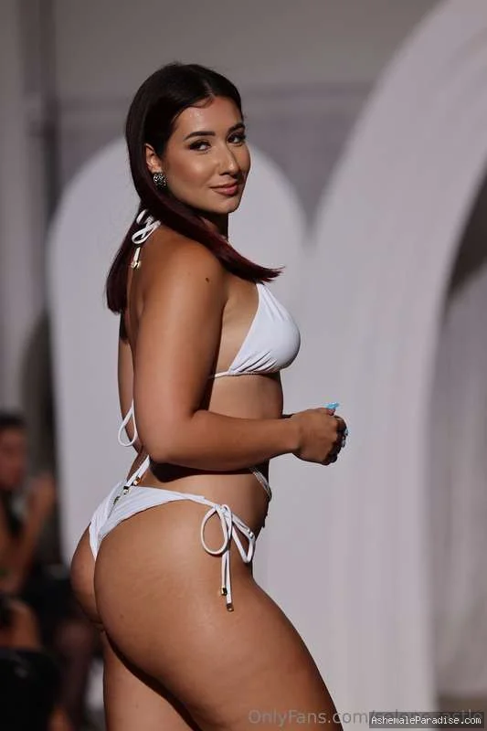 Selene — Selene — 32 fotos — OnlyFans Photos