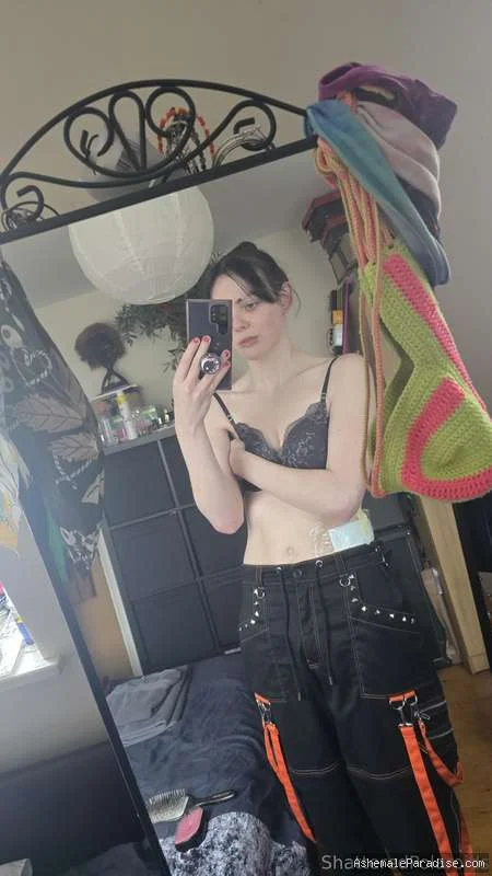 Shattered Polaroids — Shattered Polaroids — 21 fotos — OnlyFans Photos