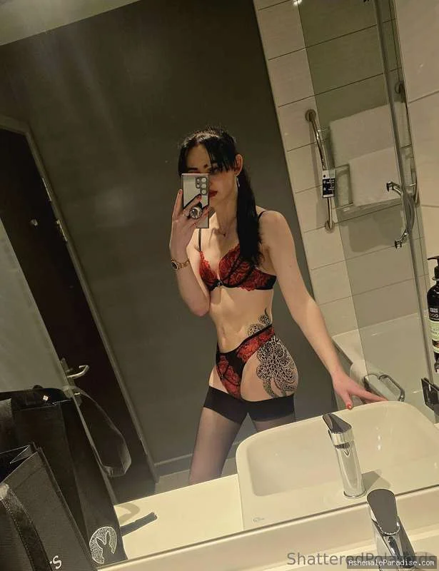 Shattered Polaroids — Shattered Polaroids — 21 fotos — OnlyFans Photos