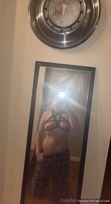 Shyan — Shyan — 5 fotos — OnlyFans Photos