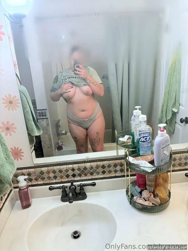 Shyan — Shyan — 5 fotos — OnlyFans Photos