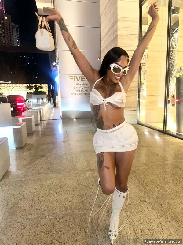 sierrasospicy — sierrasospicy — 18 fotos — OnlyFans Photos