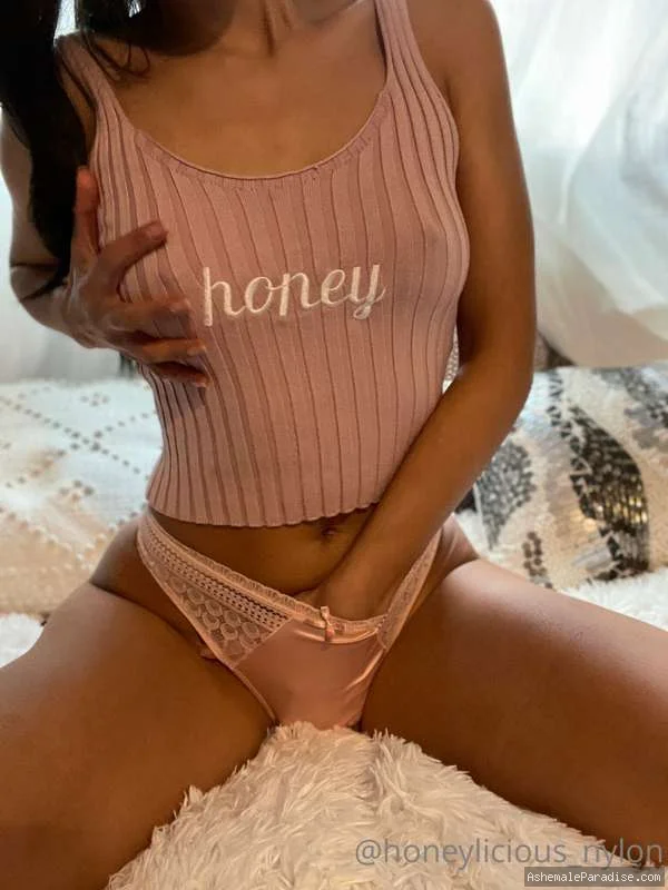 Simone — Simone — 13 fotos — OnlyFans Photos