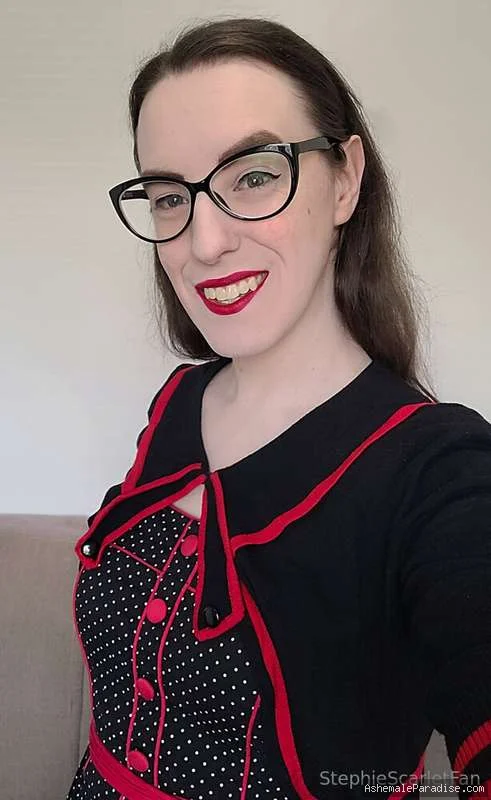 Stephie Scarlet — Stephie Scarlet — 34 fotos — OnlyFans Photos