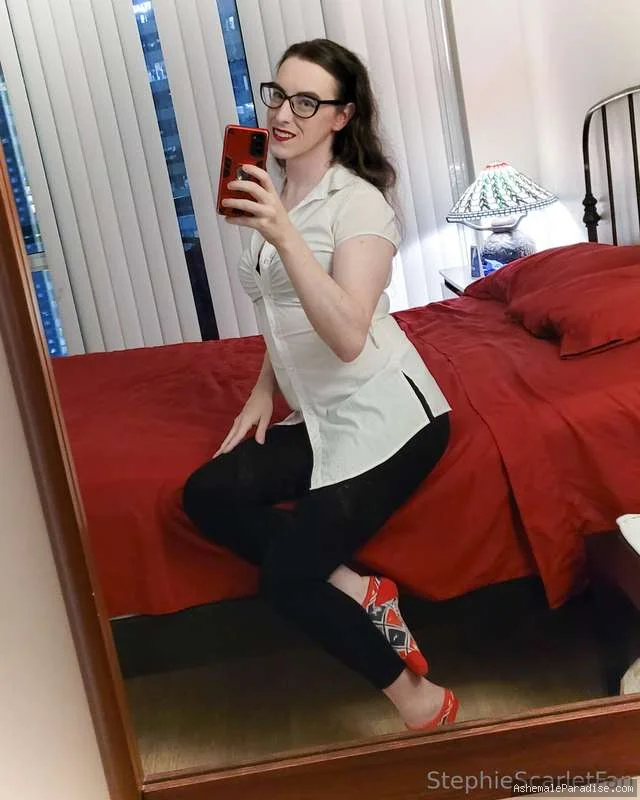 Stephie Scarlet — Stephie Scarlet — 34 fotos — OnlyFans Photos
