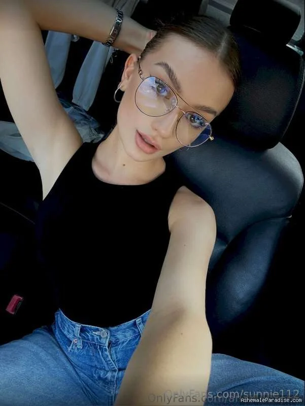 Sunnie — Sunnie — 4 fotos — OnlyFans Photos