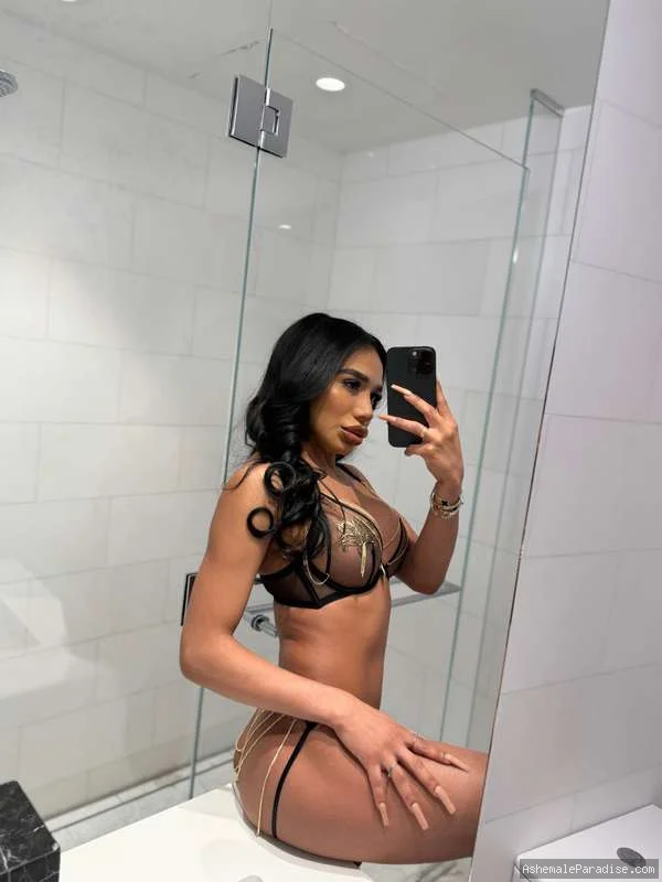 Supreme North — Supreme North — 35 fotos — OnlyFans Photos