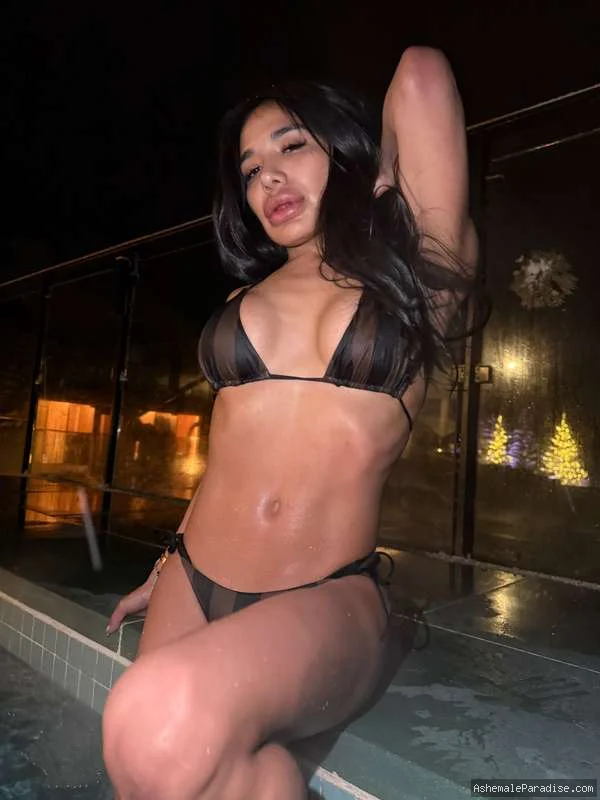 Supreme North — Supreme North — 35 fotos — OnlyFans Photos