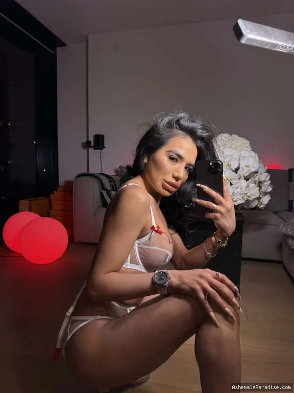 Supreme North — Supreme North — 35 fotos — OnlyFans Photos