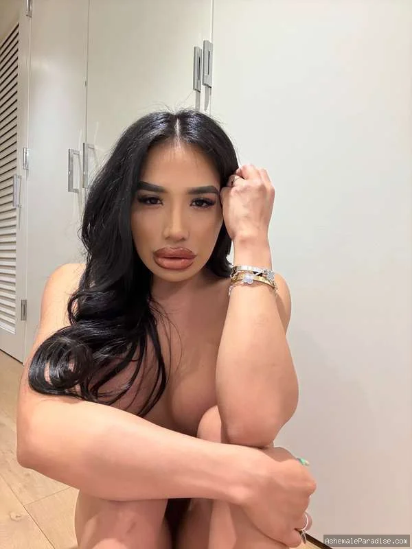 Supreme North — Supreme North — 35 fotos — OnlyFans Photos