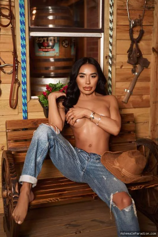 Supreme North — Supreme North — 35 fotos — OnlyFans Photos