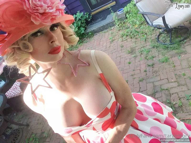 Tara Emory — Tara Emory — 30 fotos — OnlyFans Photos