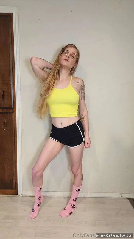 Thea Daze — Thea Daze — 15 fotos — OnlyFans Photos
