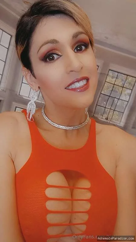 Tia Tizzianni Productions — Tia Tizzianni Productions — 32 fotos — OnlyFans Photos