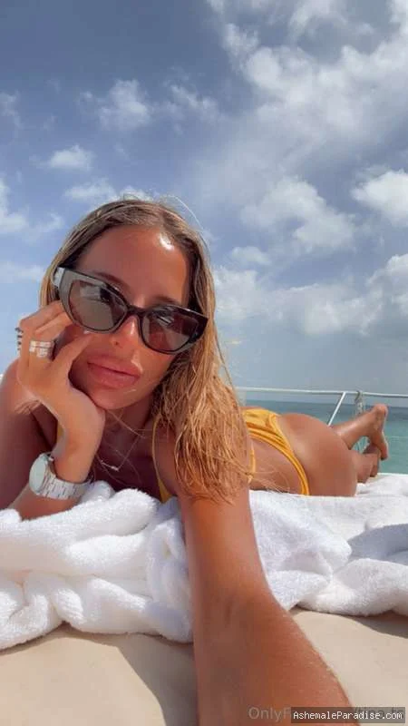 tina.ts — tina.ts — 34 fotos — OnlyFans Photos