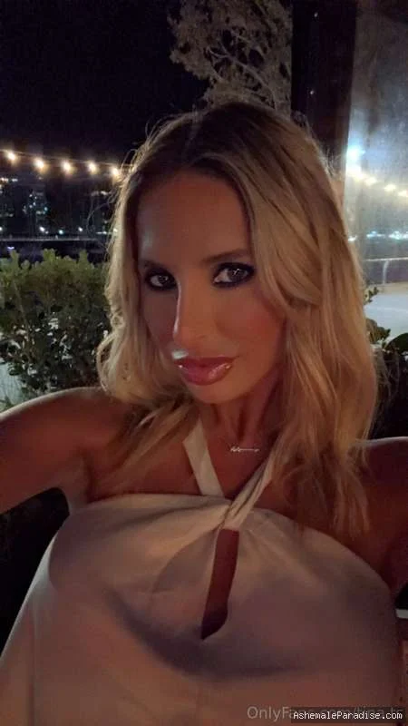 tina.ts — tina.ts — 34 fotos — OnlyFans Photos