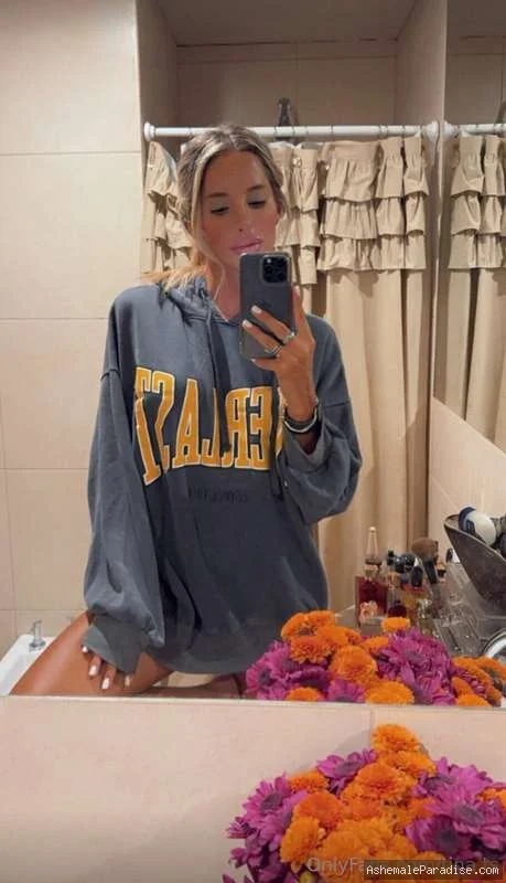 tina.ts — tina.ts — 34 fotos — OnlyFans Photos