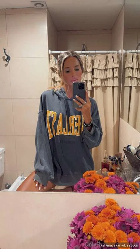 tina.ts — tina.ts — 34 fotos — OnlyFans Photos
