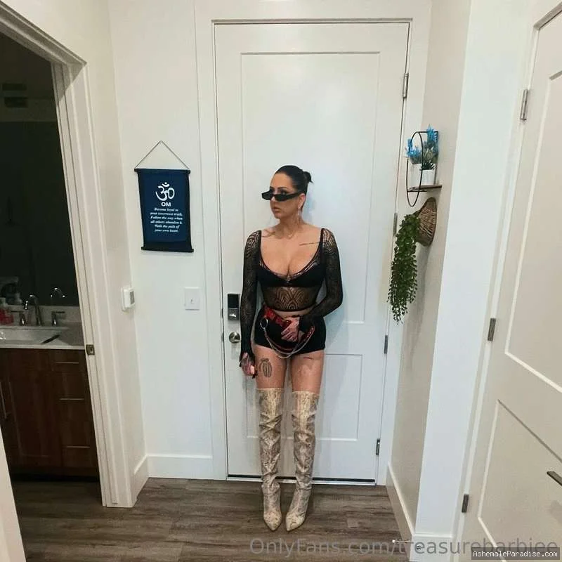 Treasure Barbie — Treasure Barbie — 33 fotos — OnlyFans Photos