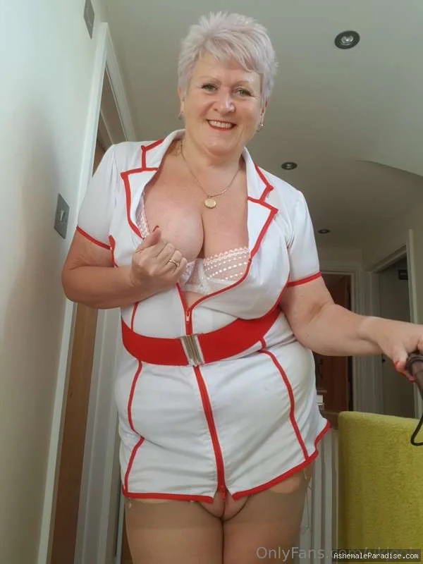 Ukjoolz and Friends — Ukjoolz and Friends — 33 fotos — OnlyFans Photos