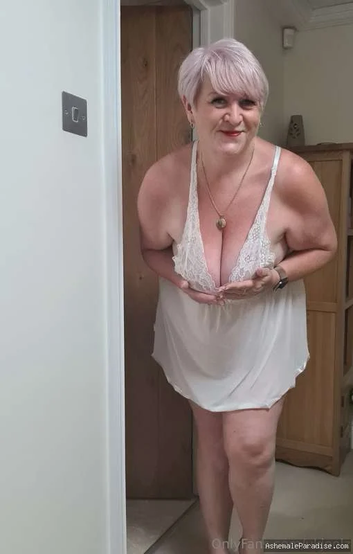 Ukjoolz and Friends — Ukjoolz and Friends — 33 fotos — OnlyFans Photos