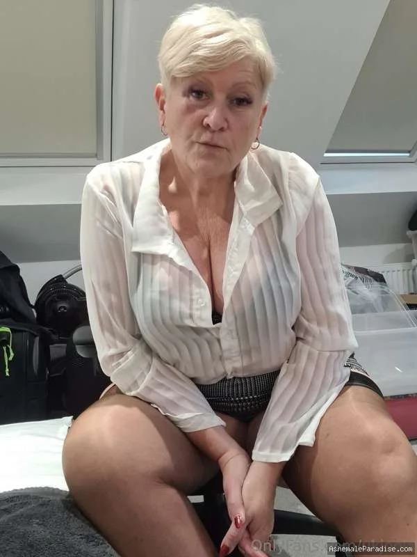 Ukjoolz and Friends — Ukjoolz and Friends — 33 fotos — OnlyFans Photos