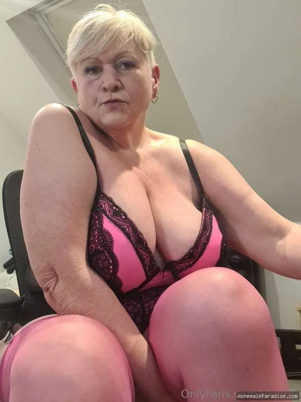 Ukjoolz and Friends — Ukjoolz and Friends — 33 fotos — OnlyFans Photos